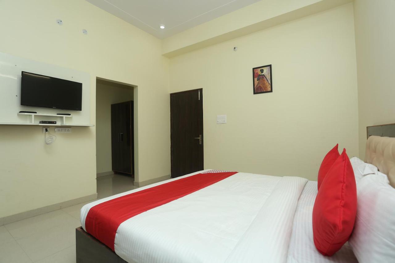 Oyo 16995 Sr Blessings Hotel Chinhat Exterior photo
