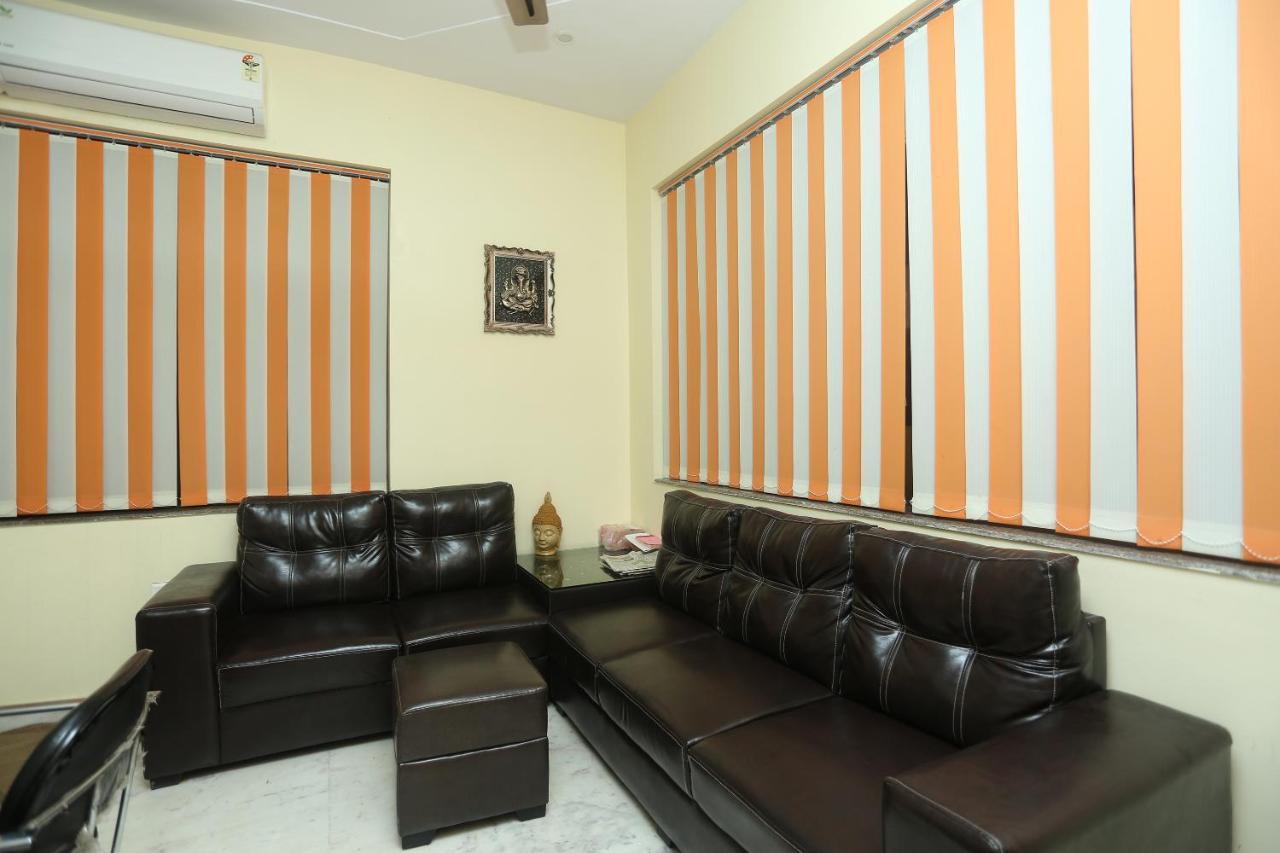 Oyo 16995 Sr Blessings Hotel Chinhat Exterior photo